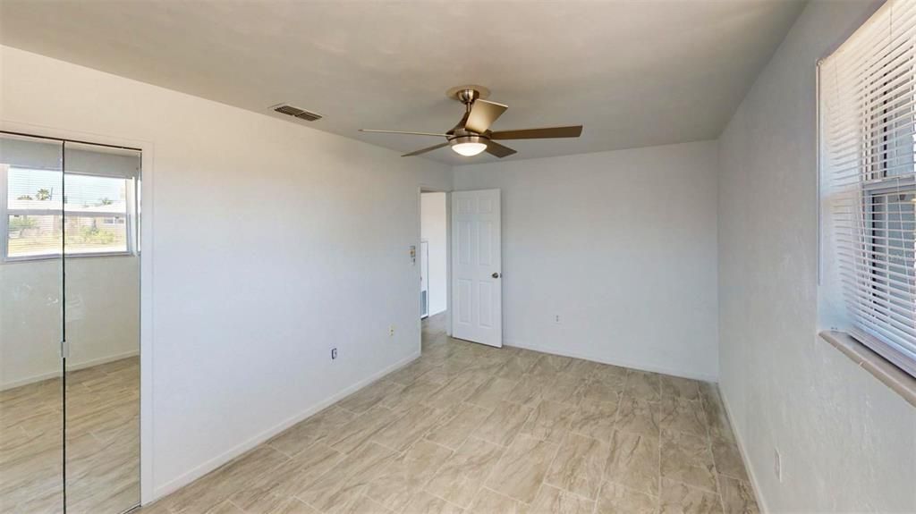 待售: $384,900 (2 贝兹, 2 浴室, 1015 平方英尺)