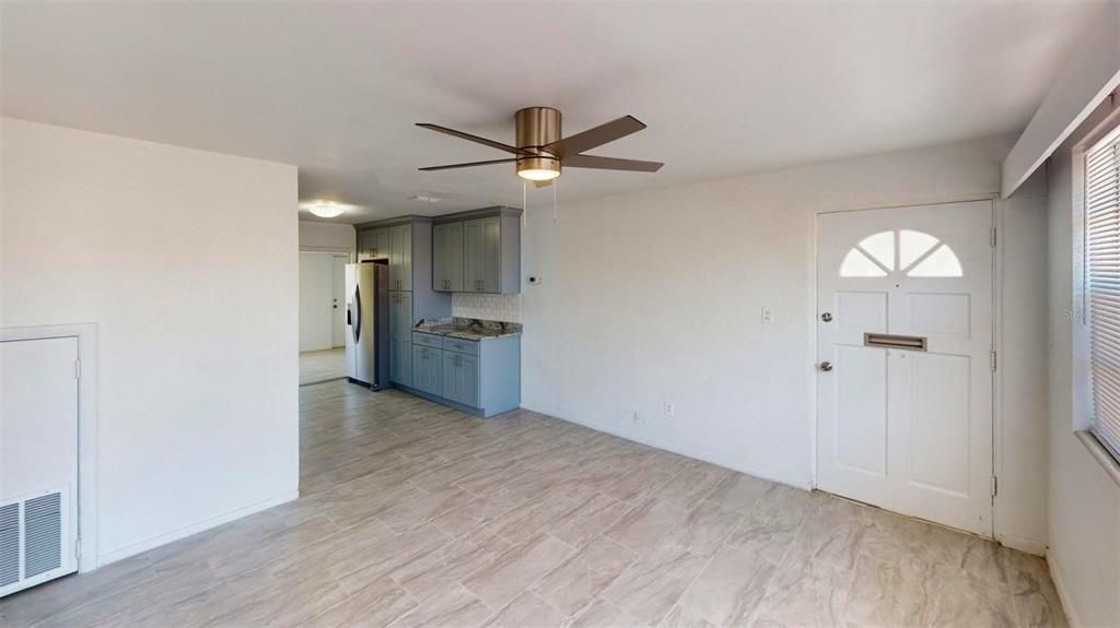 待售: $384,900 (2 贝兹, 2 浴室, 1015 平方英尺)