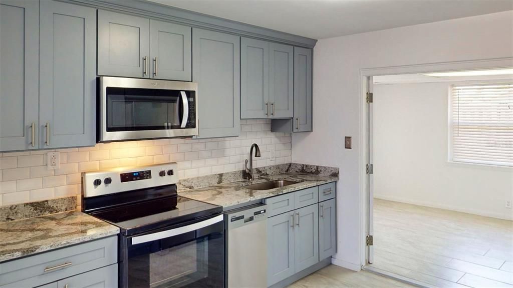 待售: $384,900 (2 贝兹, 2 浴室, 1015 平方英尺)