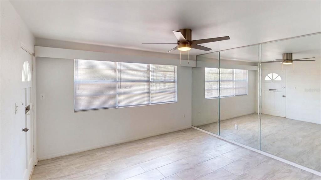 待售: $384,900 (2 贝兹, 2 浴室, 1015 平方英尺)