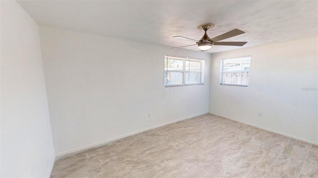 待售: $384,900 (2 贝兹, 2 浴室, 1015 平方英尺)