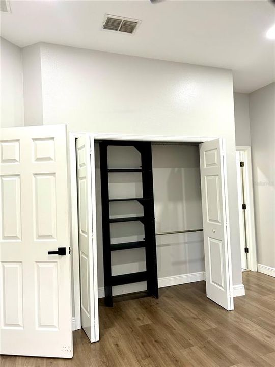 En Renta: $3,600 (4 camas, 3 baños, 2501 Pies cuadrados)