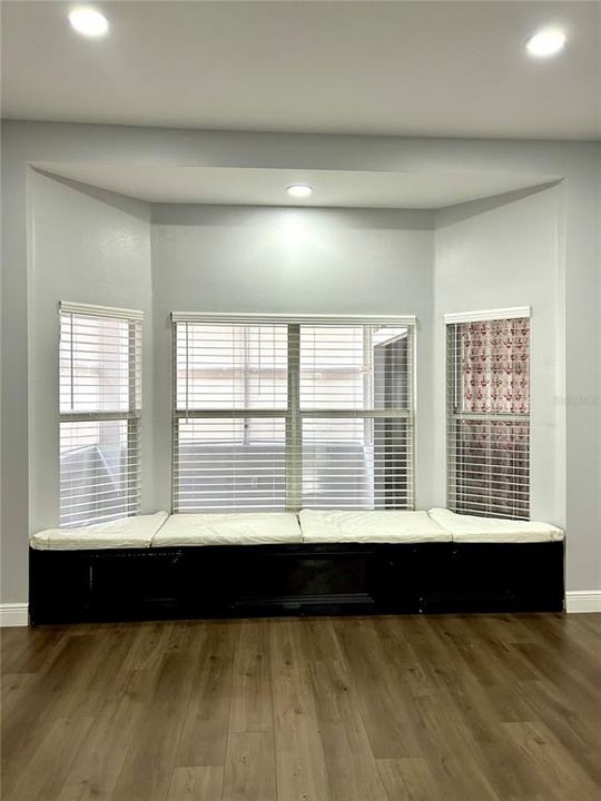 En Renta: $3,600 (4 camas, 3 baños, 2501 Pies cuadrados)