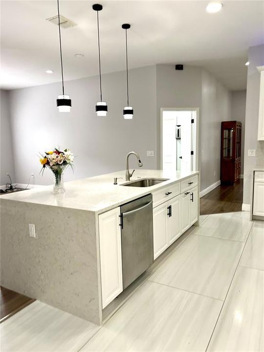 En Renta: $3,600 (4 camas, 3 baños, 2501 Pies cuadrados)