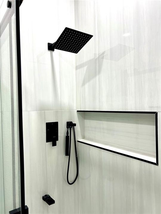 En Renta: $3,600 (4 camas, 3 baños, 2501 Pies cuadrados)