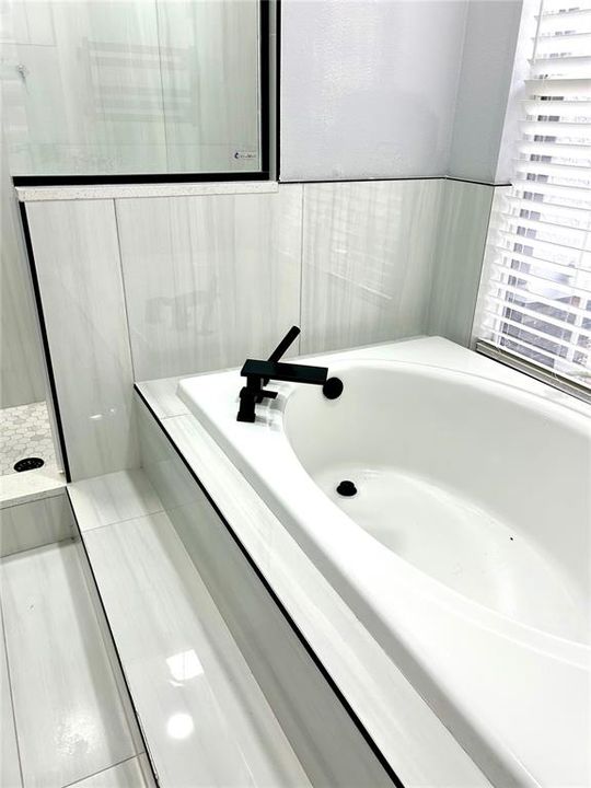 En Renta: $3,600 (4 camas, 3 baños, 2501 Pies cuadrados)