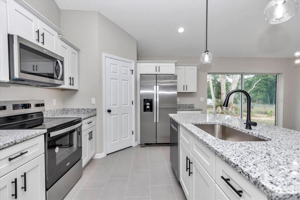 待售: $289,900 (3 贝兹, 2 浴室, 1387 平方英尺)