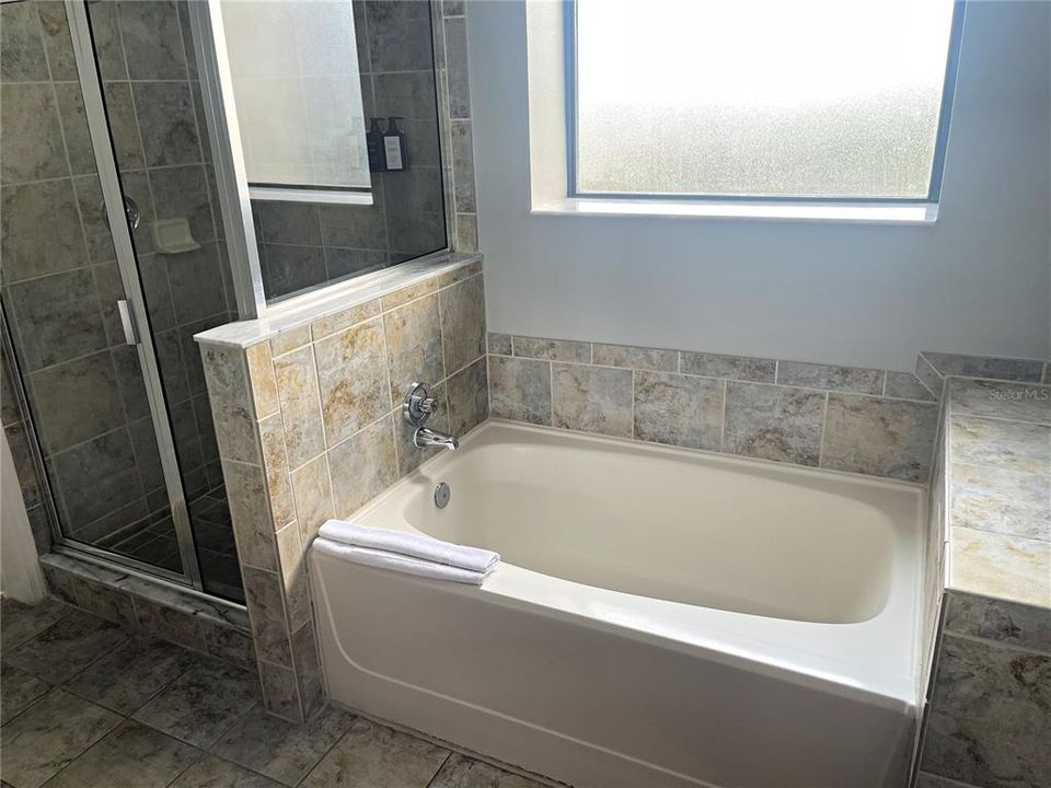 На продажу: $299,900 (3 спален, 3 ванн, 1544 Квадратных фут)