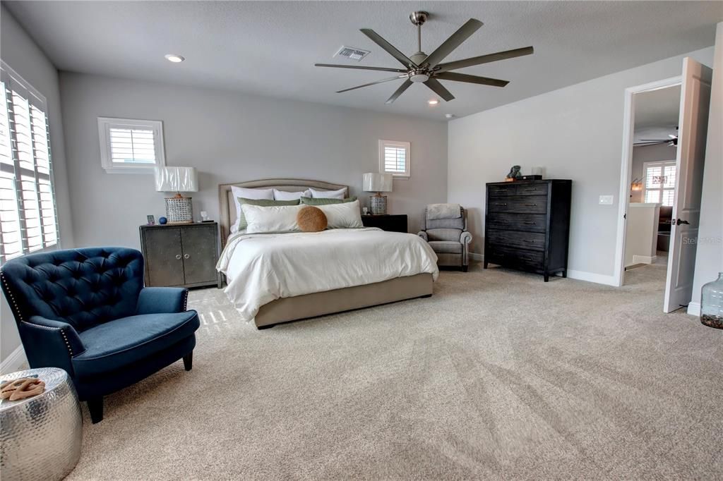 En Venta: $734,900 (4 camas, 3 baños, 3001 Pies cuadrados)