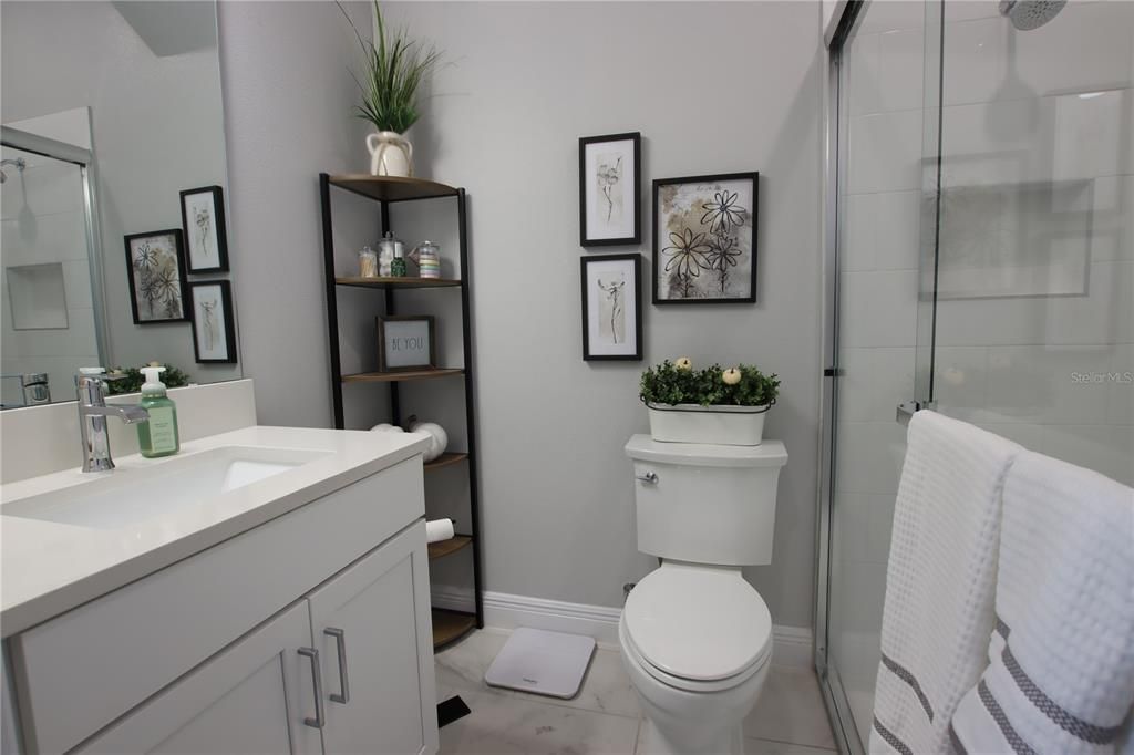 En Venta: $734,900 (4 camas, 3 baños, 3001 Pies cuadrados)