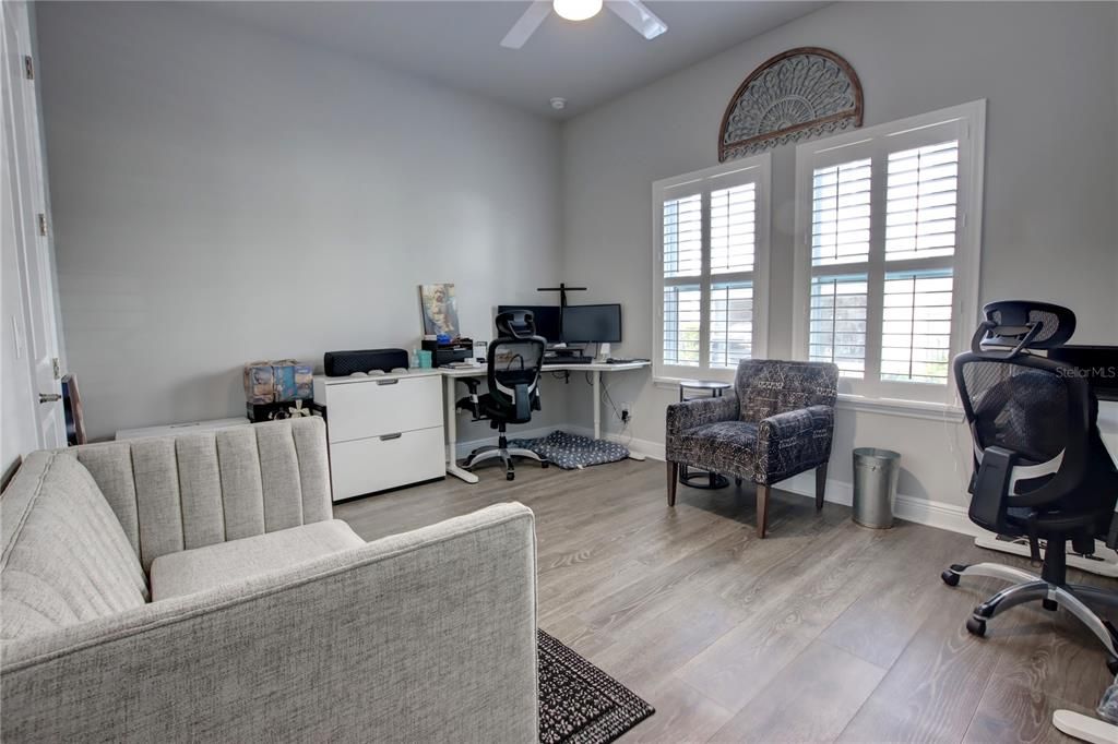 En Venta: $734,900 (4 camas, 3 baños, 3001 Pies cuadrados)