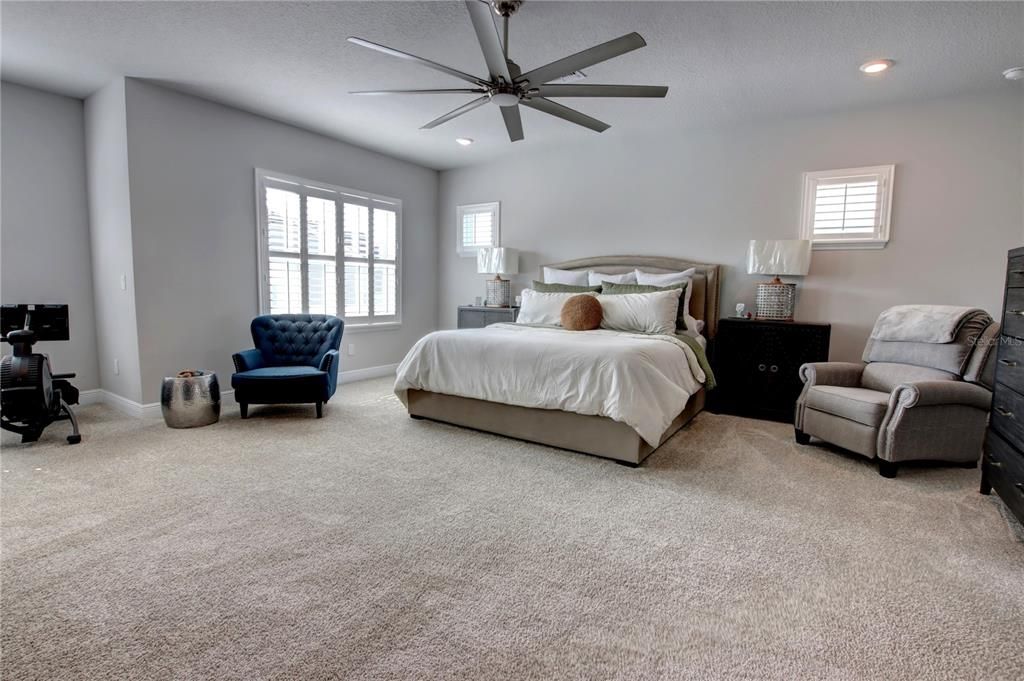 En Venta: $734,900 (4 camas, 3 baños, 3001 Pies cuadrados)