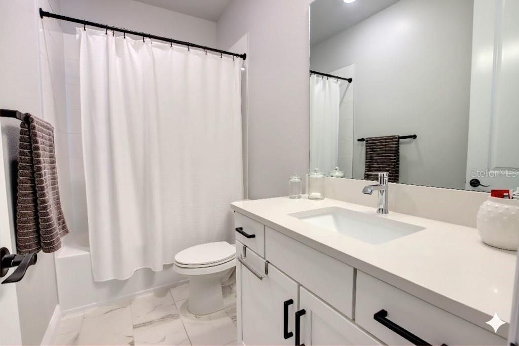 En Venta: $734,900 (4 camas, 3 baños, 3001 Pies cuadrados)