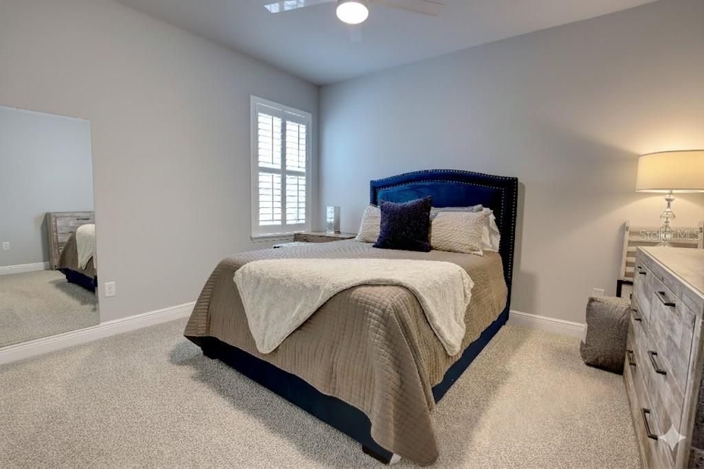 En Venta: $734,900 (4 camas, 3 baños, 3001 Pies cuadrados)