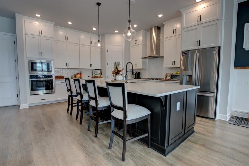 En Venta: $734,900 (4 camas, 3 baños, 3001 Pies cuadrados)