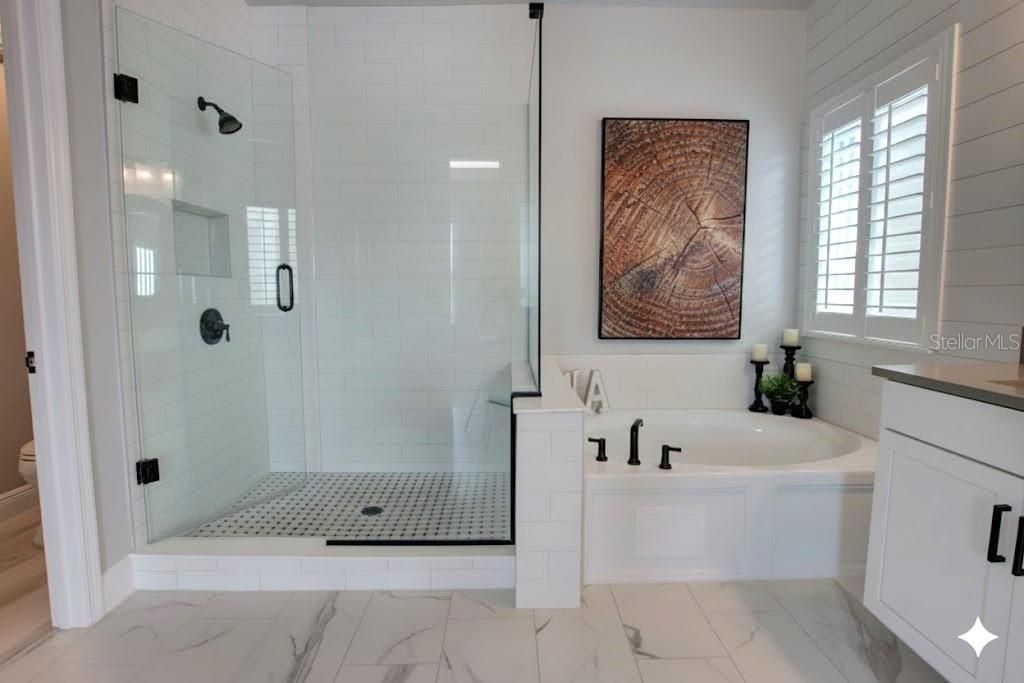 En Venta: $734,900 (4 camas, 3 baños, 3001 Pies cuadrados)