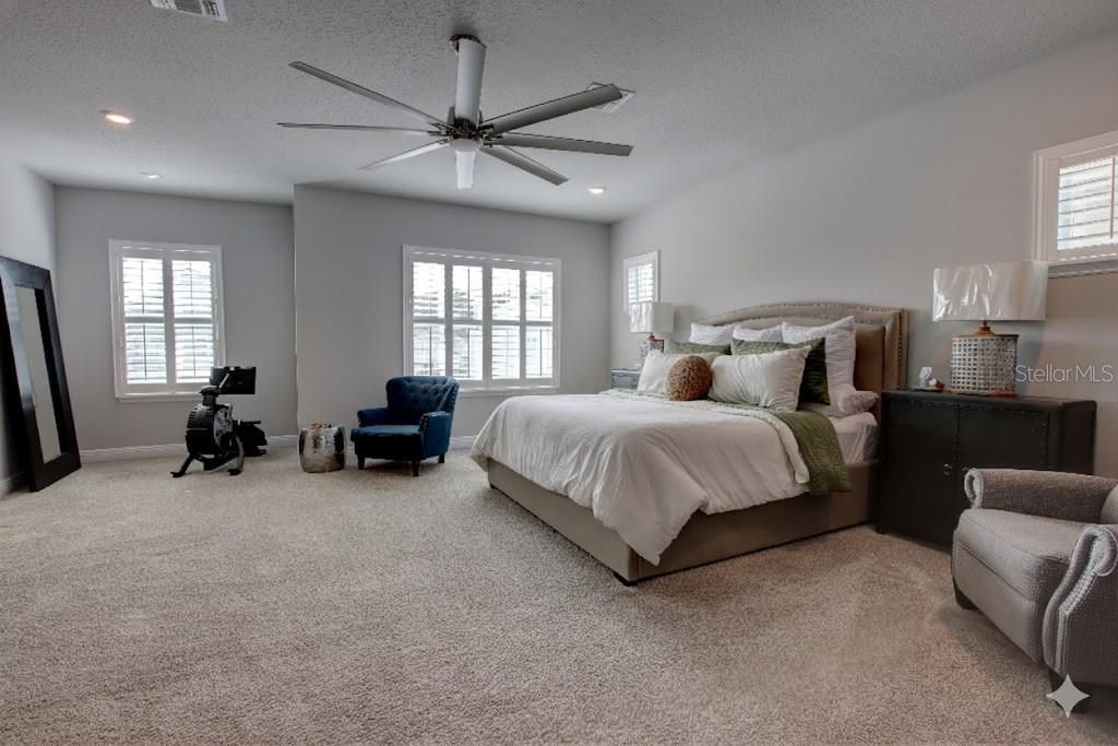 En Venta: $734,900 (4 camas, 3 baños, 3001 Pies cuadrados)