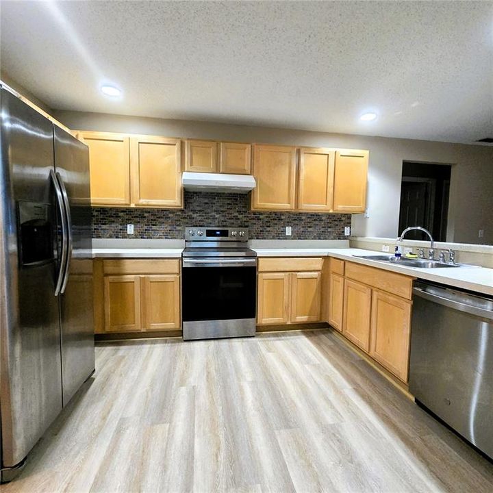 En Venta: $380,000 (3 camas, 2 baños, 1932 Pies cuadrados)