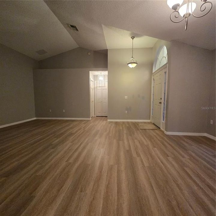 En Venta: $380,000 (3 camas, 2 baños, 1932 Pies cuadrados)