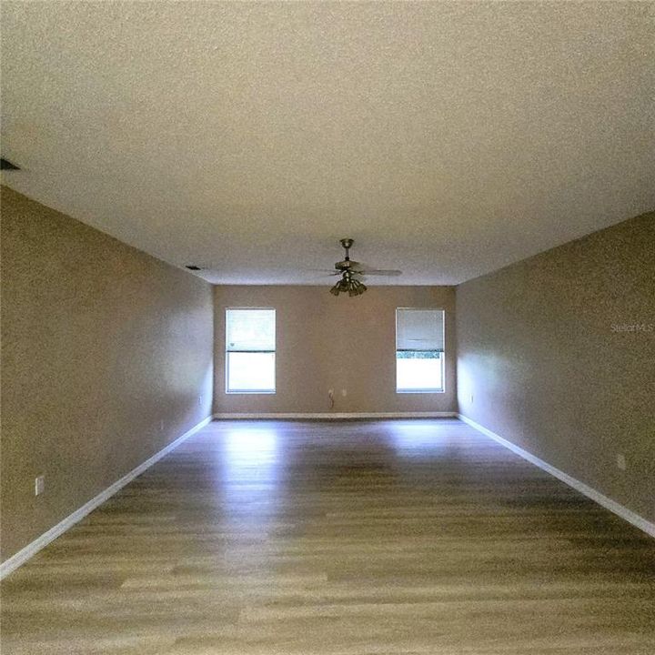 En Venta: $380,000 (3 camas, 2 baños, 1932 Pies cuadrados)