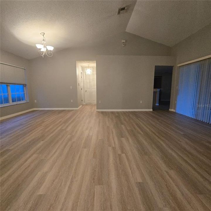 En Venta: $380,000 (3 camas, 2 baños, 1932 Pies cuadrados)