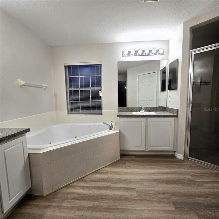 En Venta: $380,000 (3 camas, 2 baños, 1932 Pies cuadrados)