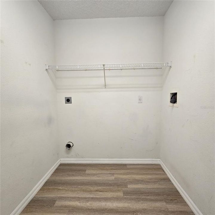 En Venta: $380,000 (3 camas, 2 baños, 1932 Pies cuadrados)