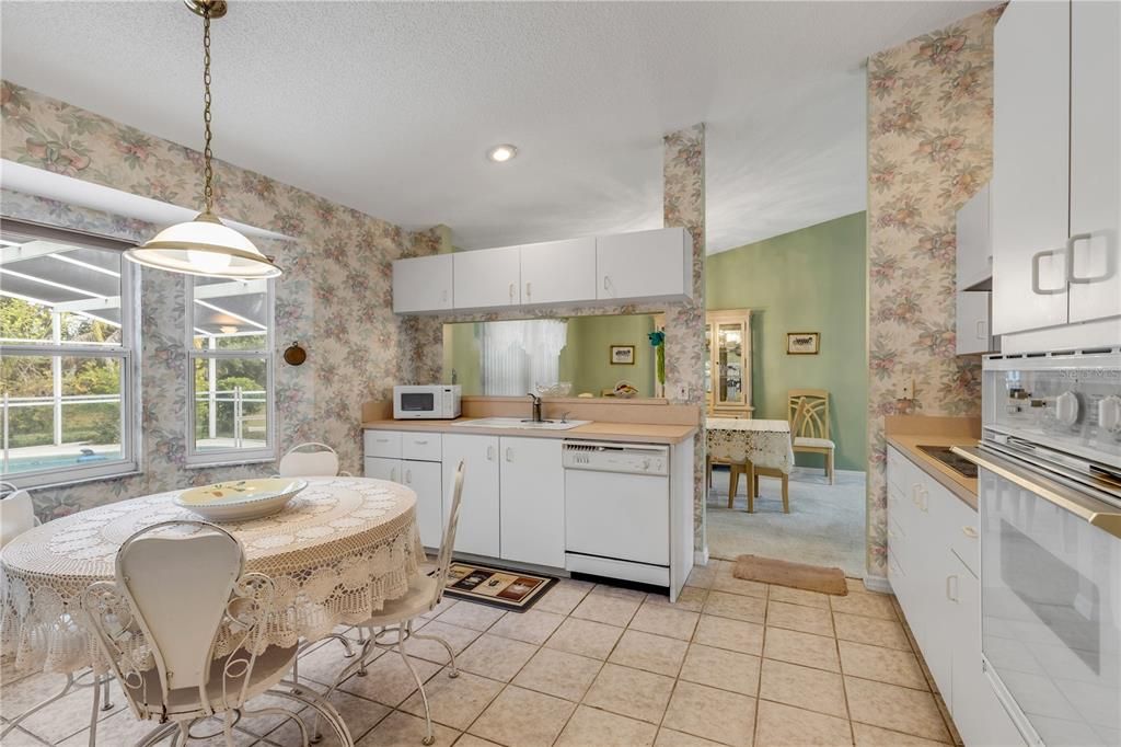 For Sale: $535,000 (3 beds, 2 baths, 1616 Square Feet)