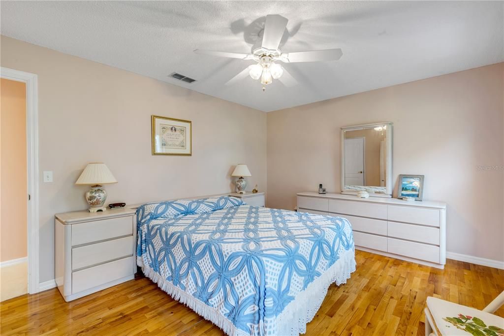 For Sale: $535,000 (3 beds, 2 baths, 1616 Square Feet)