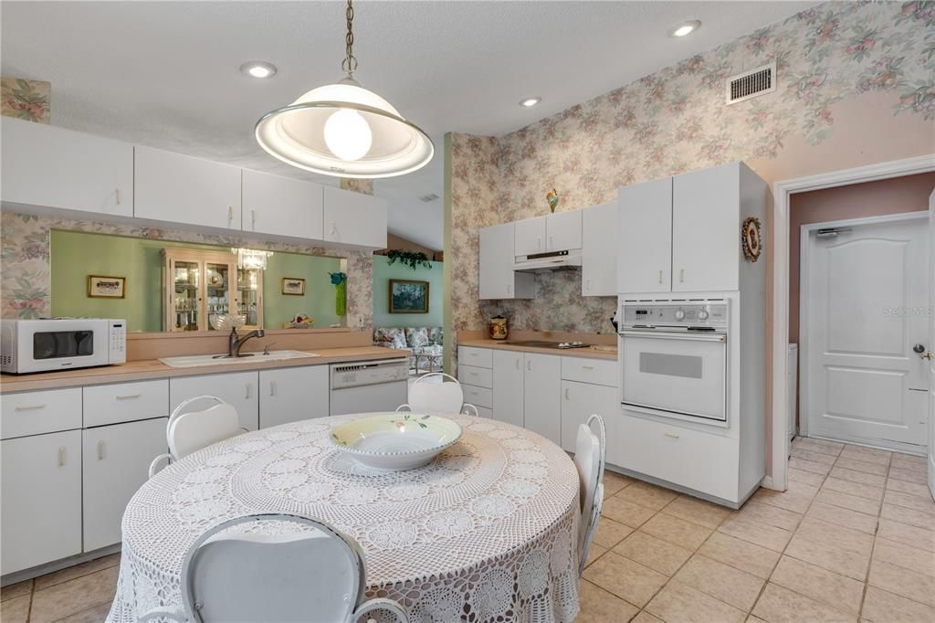 For Sale: $535,000 (3 beds, 2 baths, 1616 Square Feet)