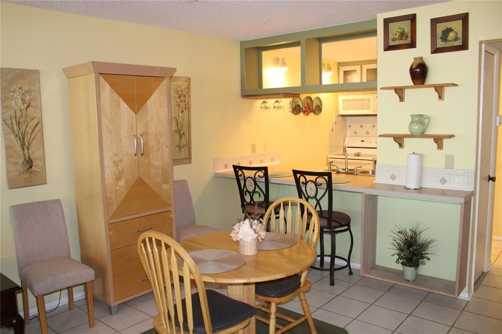 For Rent: $1,395 (1 beds, 1 baths, 730 Square Feet)