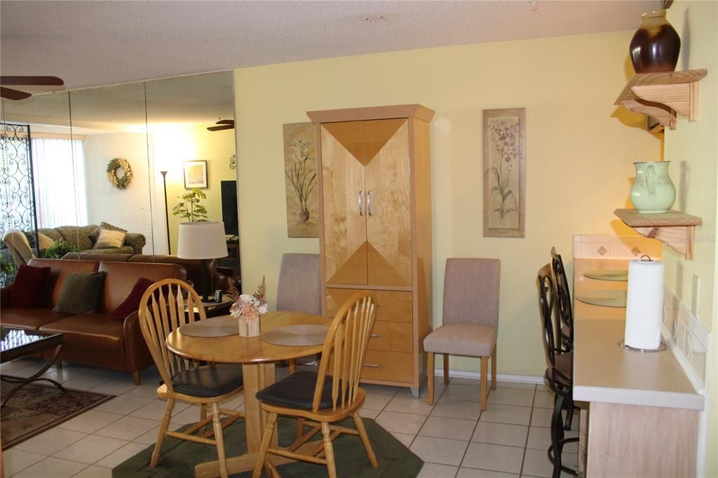 For Rent: $1,395 (1 beds, 1 baths, 730 Square Feet)