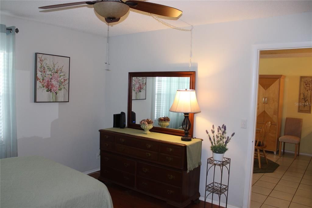 For Rent: $1,395 (1 beds, 1 baths, 730 Square Feet)