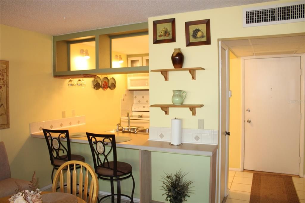 For Rent: $1,395 (1 beds, 1 baths, 730 Square Feet)