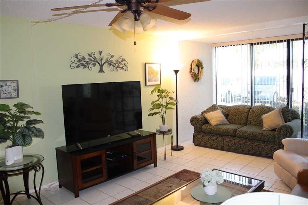 For Rent: $1,395 (1 beds, 1 baths, 730 Square Feet)