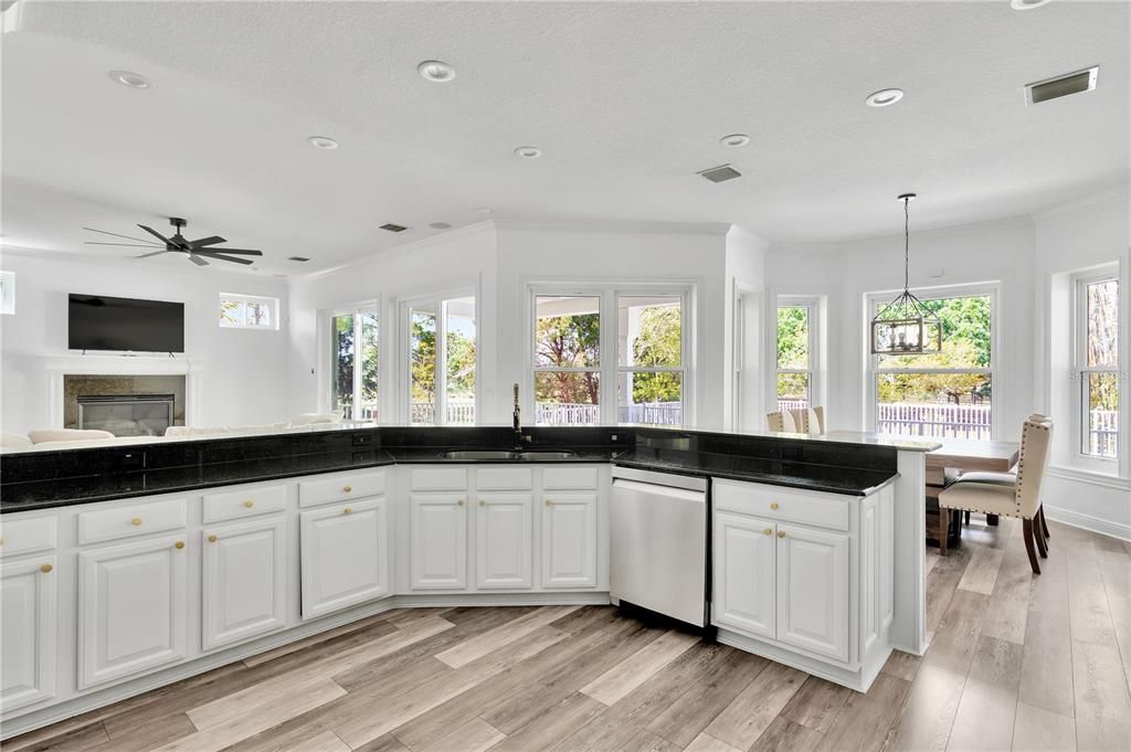 For Rent: $8,500 (5 beds, 4 baths, 4221 Square Feet)