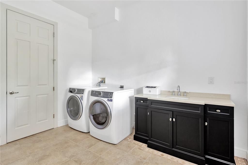 For Rent: $8,500 (5 beds, 4 baths, 4221 Square Feet)