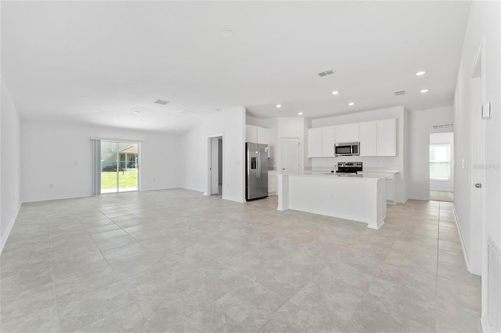 待售: $330,552 (4 贝兹, 2 浴室, 1817 平方英尺)