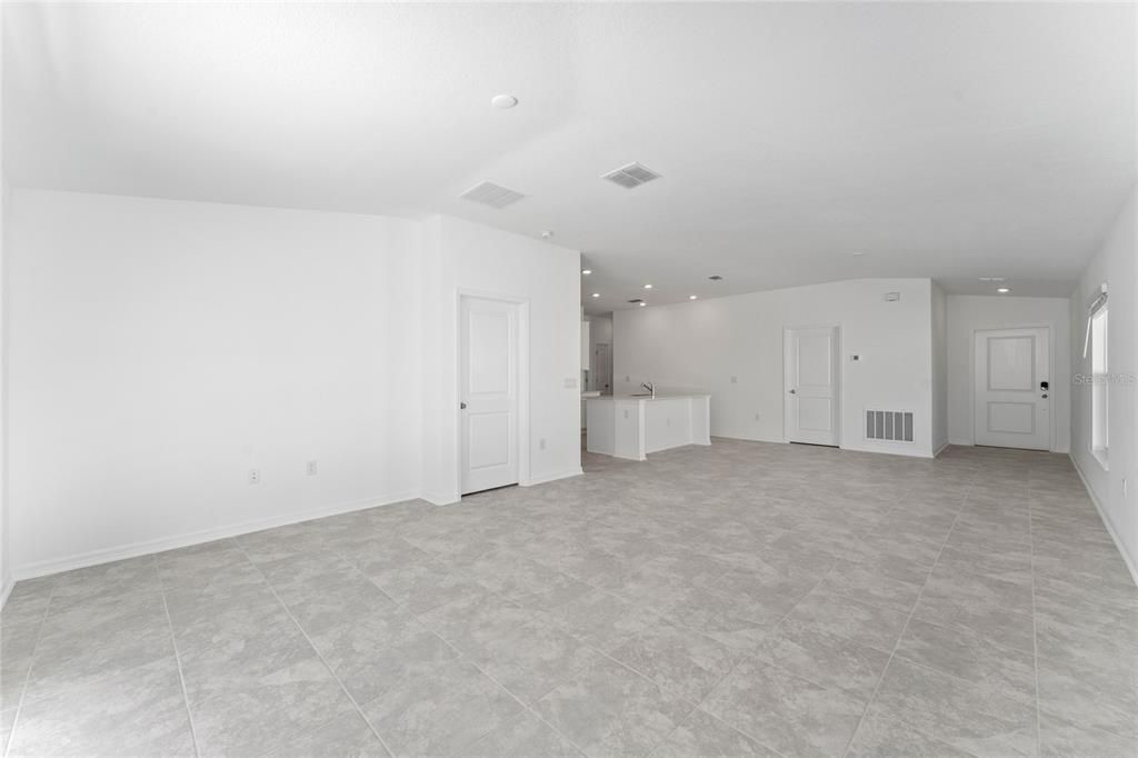 待售: $330,552 (4 贝兹, 2 浴室, 1817 平方英尺)