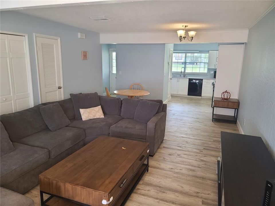 En Venta: $260,000 (2 camas, 1 baños, 1099 Pies cuadrados)