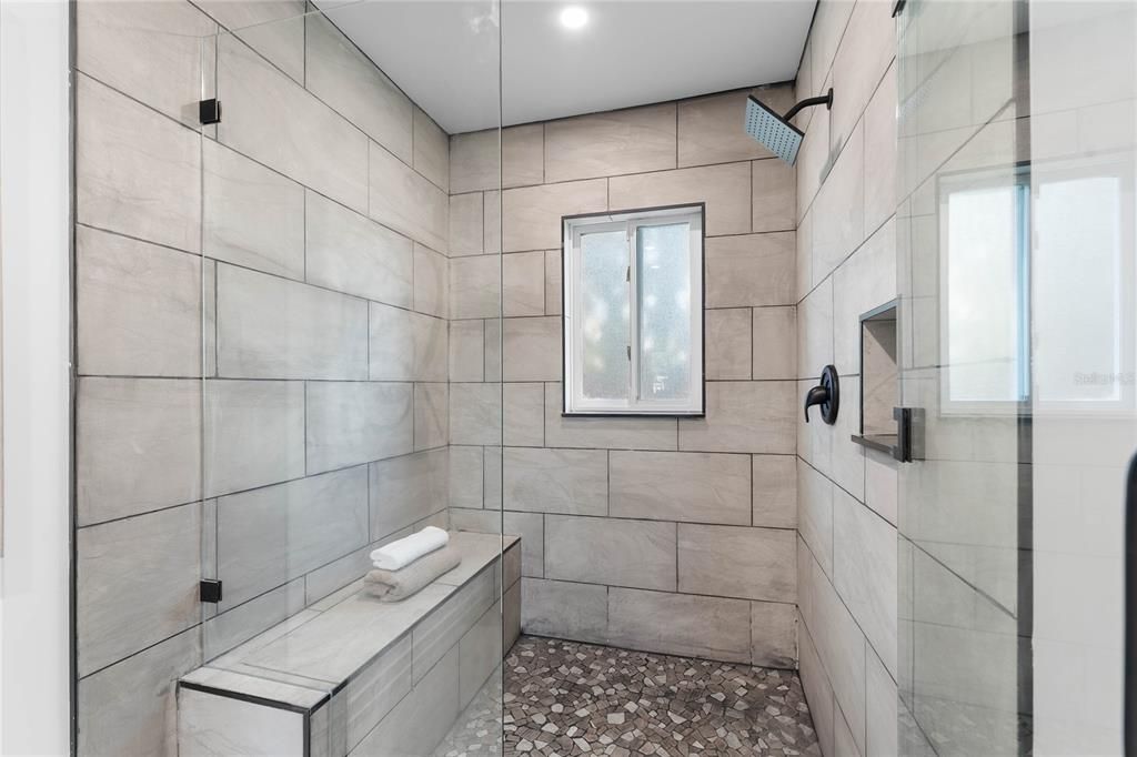 En Venta: $549,000 (3 camas, 2 baños, 1404 Pies cuadrados)