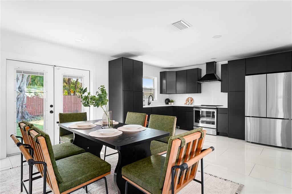 En Venta: $549,000 (3 camas, 2 baños, 1404 Pies cuadrados)