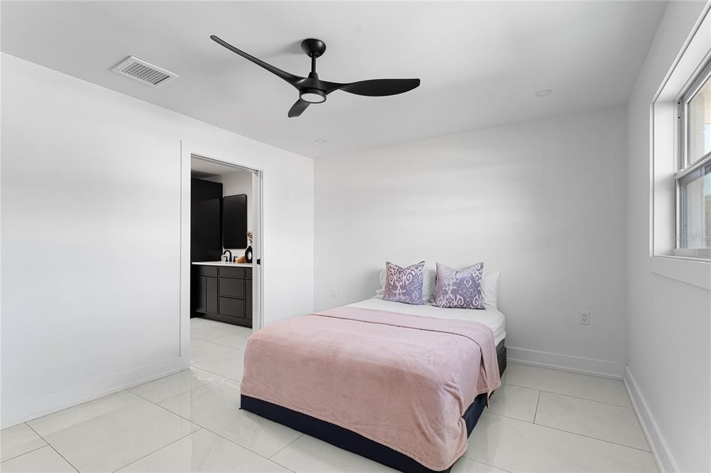 En Venta: $549,000 (3 camas, 2 baños, 1404 Pies cuadrados)