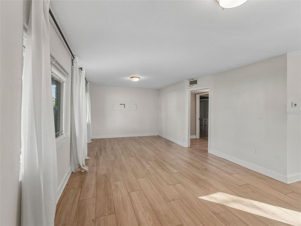 For Sale: $527,000 (4 beds, 2 baths, 2156 Square Feet)