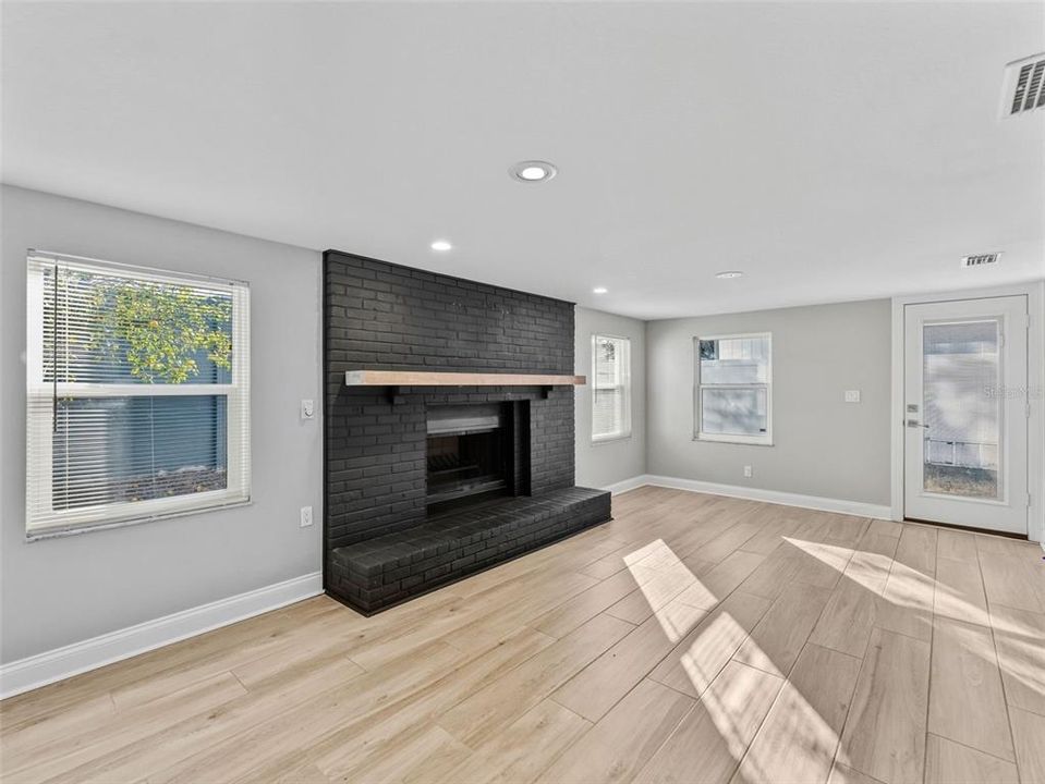 For Sale: $527,000 (4 beds, 2 baths, 2156 Square Feet)