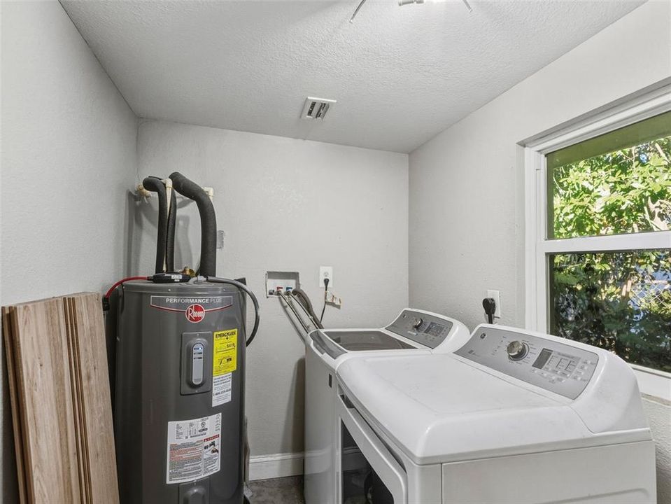 For Sale: $527,000 (4 beds, 2 baths, 2156 Square Feet)