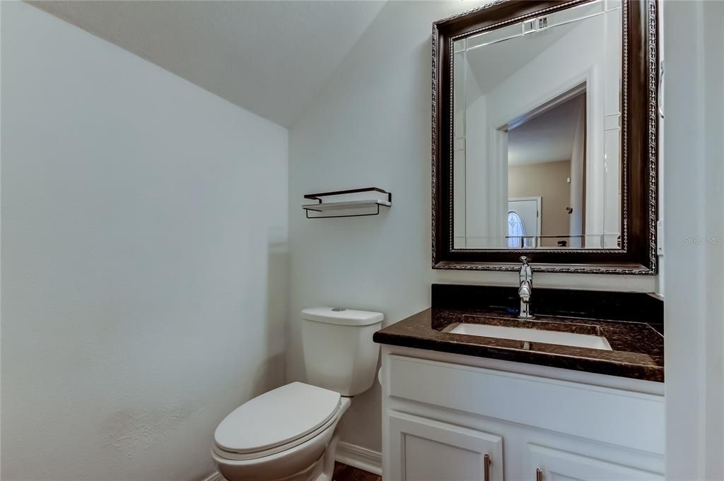 待售: $470,000 (4 贝兹, 2 浴室, 2482 平方英尺)