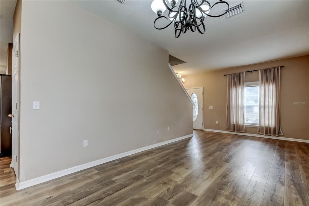 待售: $470,000 (4 贝兹, 2 浴室, 2482 平方英尺)