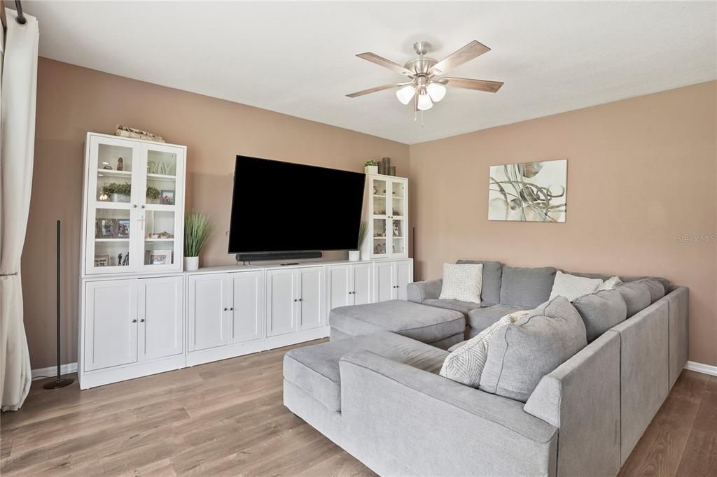 待售: $470,000 (4 贝兹, 2 浴室, 2482 平方英尺)