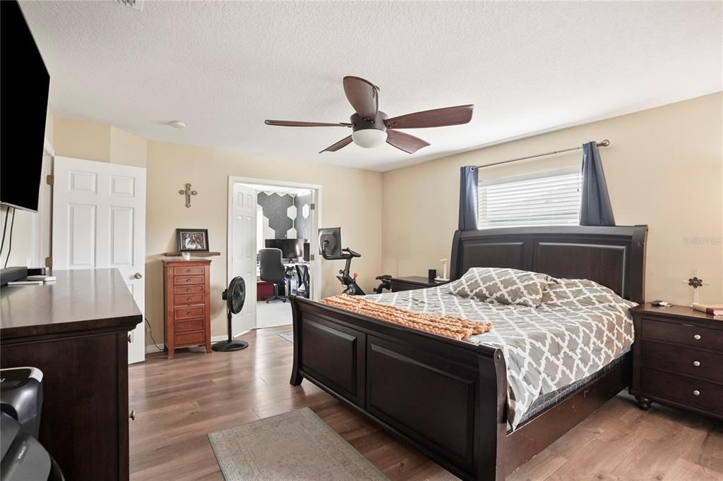 待售: $470,000 (4 贝兹, 2 浴室, 2482 平方英尺)